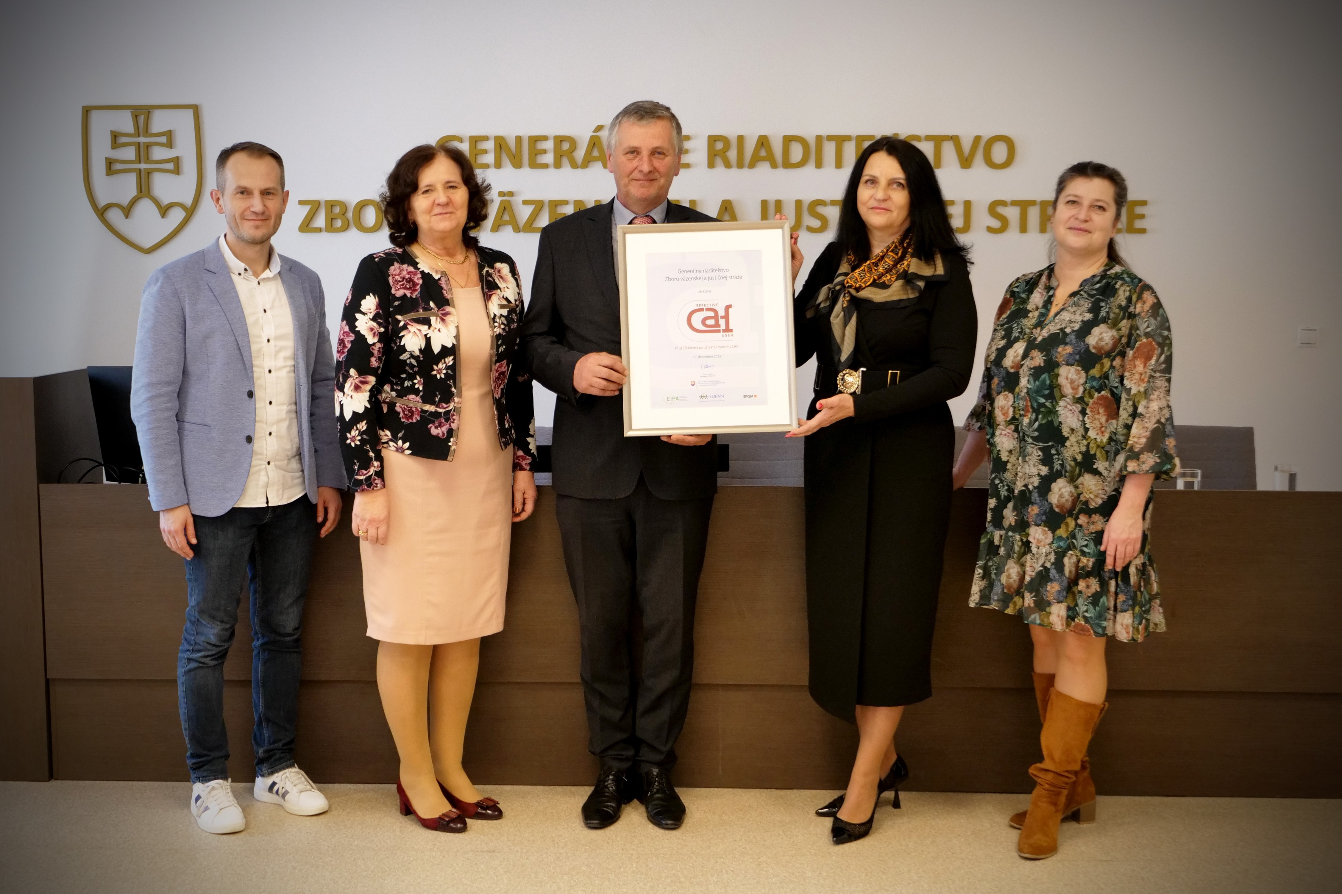 Fotografia z odovzd&aacute;vania titulu ECU